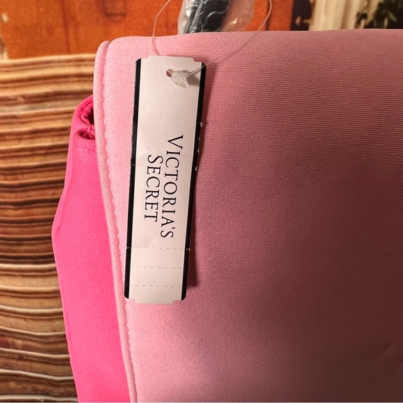 NWT NEW Victoria's Secret Insulated Padded Neoprene Tote Bag Black & Pink 🩷 - Picture 6 of 10